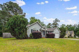 465 Northwoods Dr in Raeford, NC - Building Photo - Building Photo