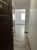 516 Kendall Ave S, Unit 4 in Thief River Falls, MN - Building Photo
