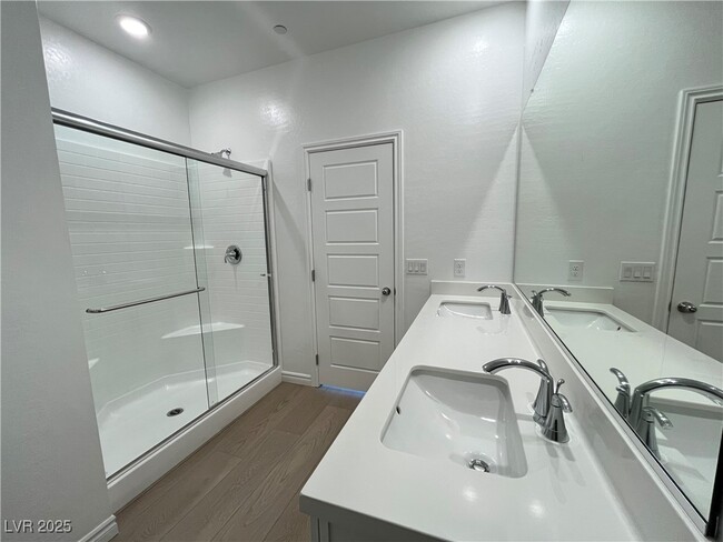 600 Carriage Hill Dr in Las Vegas, NV - Building Photo - Building Photo