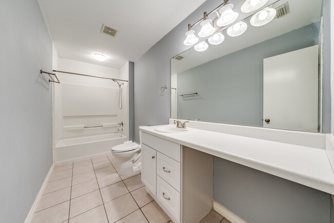 6858 Celes Meadow Dr in Converse, TX - Building Photo - Building Photo