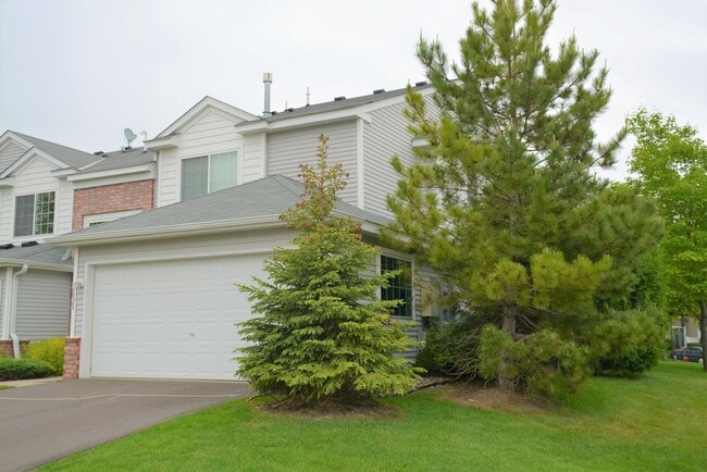 7635 Arboretum Village Ct in Chanhassen, MN - Building Photo - Building Photo