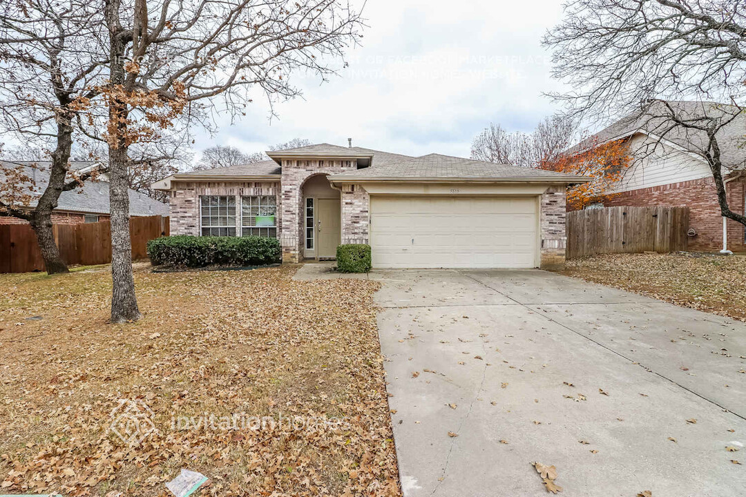 3833 Chimney Rock Dr in Denton, TX - Building Photo