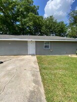 318 Auburn Dr in Carencro, LA - Building Photo