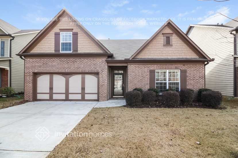 921 Upland Ives Dr in Sugar Hill, GA - Foto de edificio