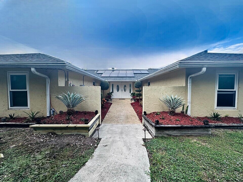 4540 Mathis St in Lake Worth Beach, FL - Building Photo
