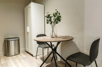 330 E 61st St in New York, NY - Foto de edificio - Building Photo