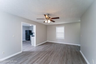 6905 Wood Rd in Louisville, KY - Building Photo - Building Photo