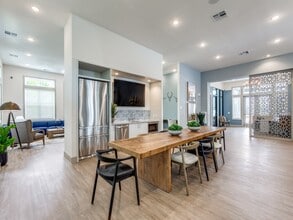 Carson Crossing in Austin, TX - Foto de edificio - Building Photo