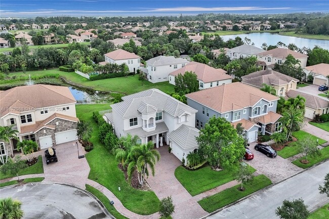 8959 Cypress Grove Ln in Royal Palm Beach, FL - Building Photo - Building Photo
