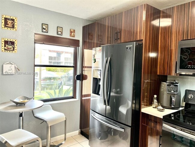 11304 Taft St in Pembroke Pines, FL - Building Photo - Building Photo