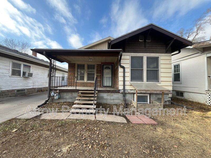 1613 N 33rd St in Lincoln, NE - Building Photo