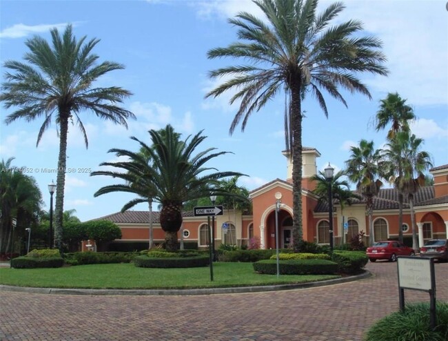 4404 SW 160th Ave in Miramar, FL - Foto de edificio - Building Photo