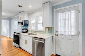 34 Shoreland Terrace in Middletown, NJ - Building Photo - Building Photo