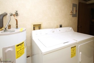 Brunswick Apartments in Woodhaven, MI - Foto de edificio - Interior Photo