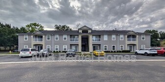 5051 Playpen Dr in Jacksonville, FL - Building Photo