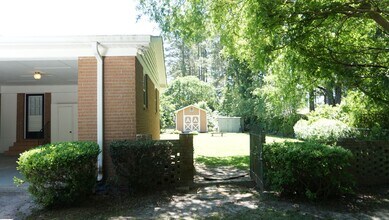 2124 Jerry Jones Dr in Valdosta, GA - Building Photo - Building Photo