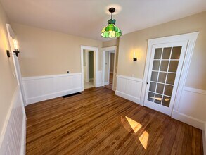 11 Aubin St, Unit 1F in Amesbury, MA - Foto de edificio - Building Photo