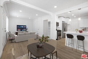 5402 Monroe St in Los Angeles, CA - Building Photo