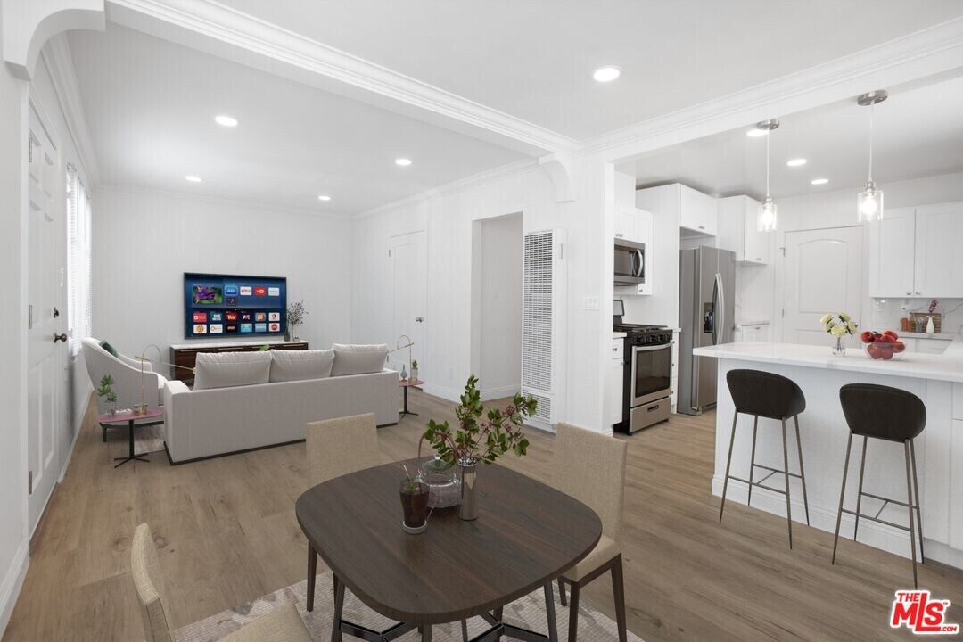 5402 Monroe St in Los Angeles, CA - Building Photo