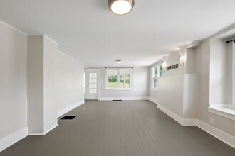 1112 Park Ave, Unit 1112 Park Ave in Winona Lake, IN - Building Photo - Building Photo