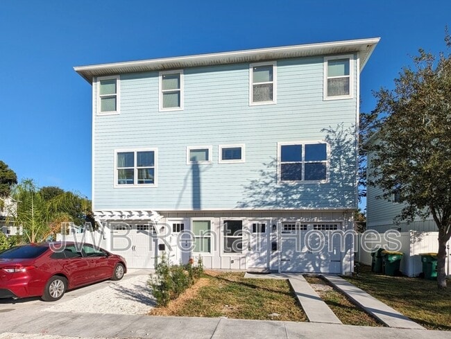 property at 877 3rd Ave S