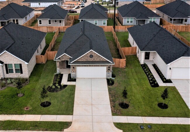 31227 Conover Dr in Fulshear, TX - Building Photo - Building Photo