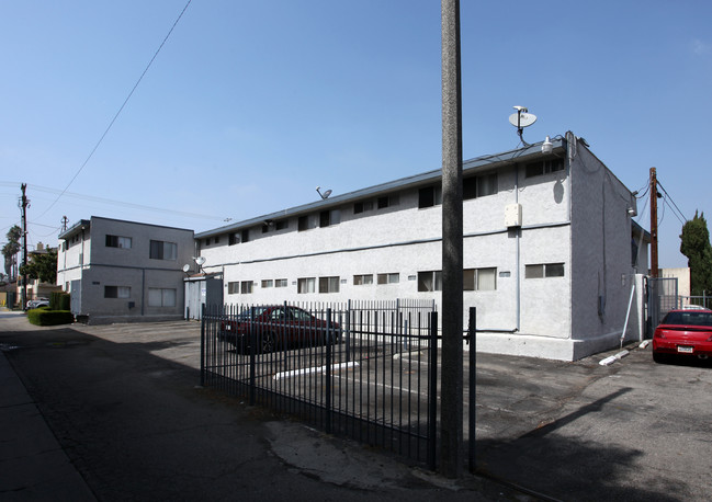 12926 Doty Ave in Hawthorne, CA - Foto de edificio - Building Photo