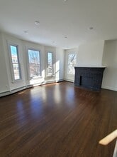 682 Whitney Ave, Unit 2 in New Haven, CT - Building Photo - Building Photo