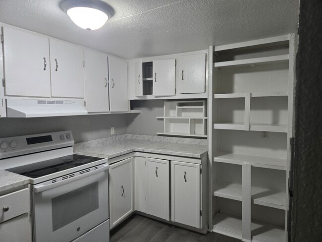 35312 N Newport Hwy in Chattaroy, WA - Building Photo - Building Photo