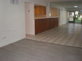 5855 Washington St in Hollywood, FL - Building Photo