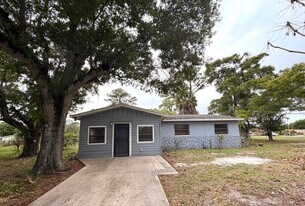 407 N 29th St in Fort Pierce, FL - Building Photo