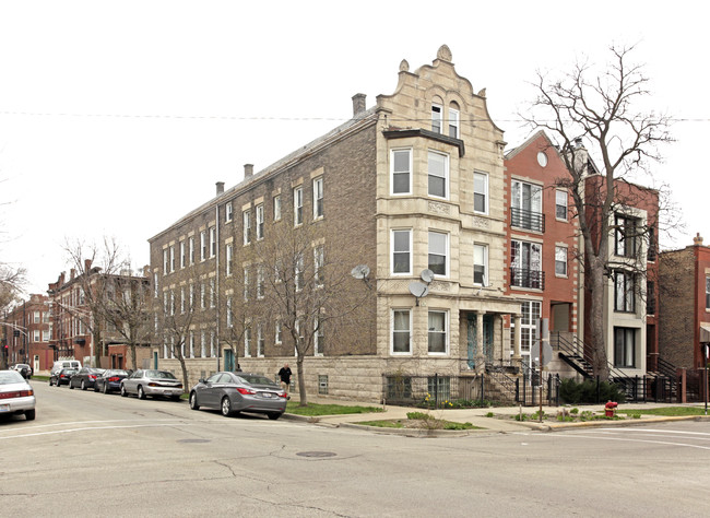 2558 W Walton St in Chicago, IL - Foto de edificio - Building Photo