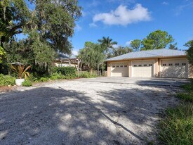 4708 Hidden River Rd in Sarasota, FL - Building Photo