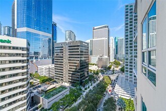 951 Brickell Ave in Miami, FL - Building Photo - Building Photo