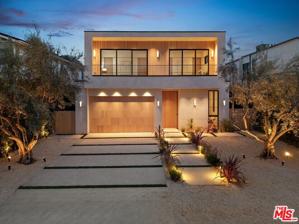 14718 Otsego St in Los Angeles, CA - Building Photo