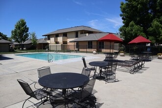 Greenbriar Villa Apartments in Modesto, CA - Building Photo - Building Photo