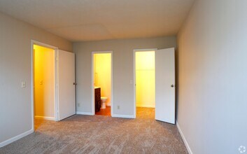 Overlook at Wyoming! Newly Renovated. in Cincinnati, OH - Foto de edificio - Building Photo