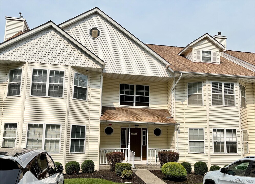 209 Ramapo Rd in West Haverstraw, NY - Building Photo
