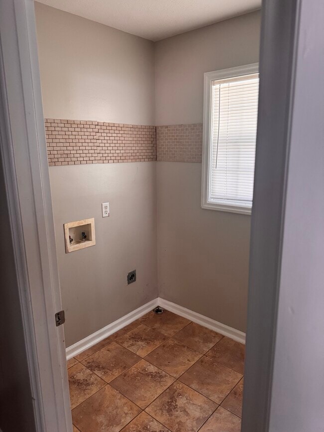4917 Miranda Dr in Hope Mills, NC - Building Photo - Building Photo