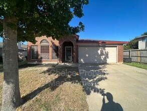 7904 Fox Chase Dr in Fort Worth, TX - Building Photo - Building Photo