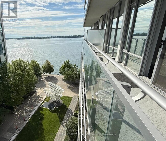 29 Queens Quay E in Toronto, ON - Building Photo - Building Photo