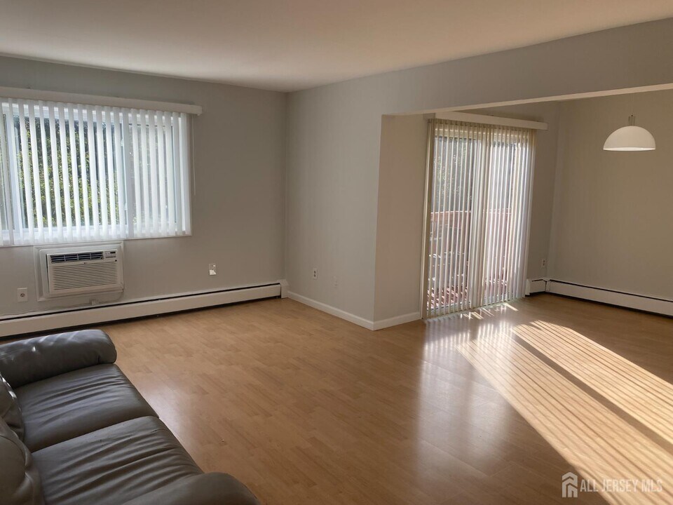 15 Lake Ave in East Brunswick, NJ - Building Photo