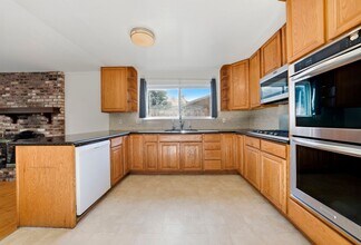 7750 Surrey Ln in Oakland, CA - Building Photo - Building Photo