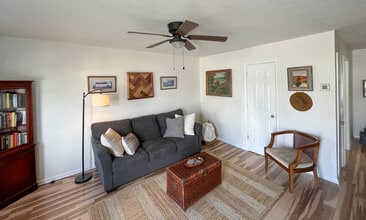 440 Pleasant View Dr in Strasburg, VA - Foto de edificio - Building Photo