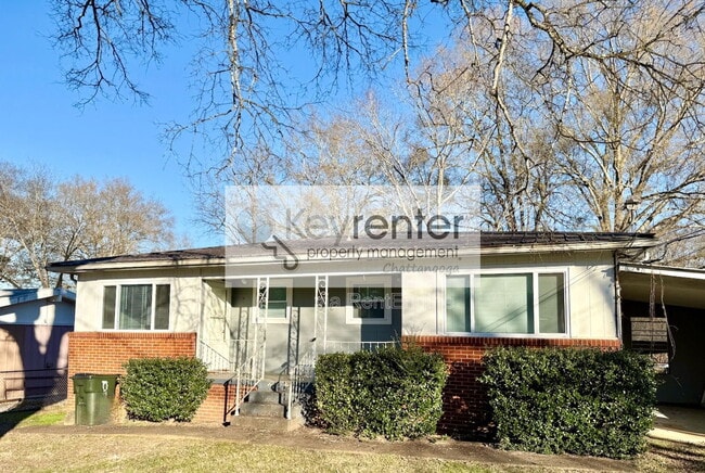 property at 221 Robert E Lee St