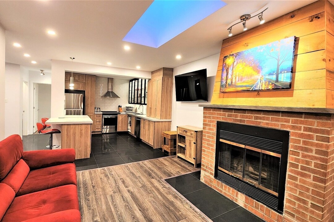 1033 Rue Berri in Montréal, QC - Building Photo