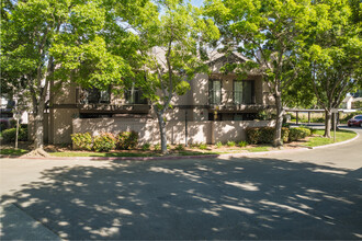 Walnut Glen Condo in Vacaville, CA - Building Photo - Building Photo