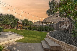 533 Mallow Rd in Leander, TX - Foto de edificio - Building Photo