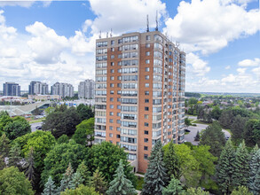 Forest Hills North in Vaughan, ON - Building Photo - Building Photo