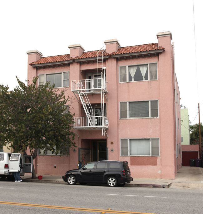 1043 E Broadway in Long Beach, CA - Building Photo - Building Photo